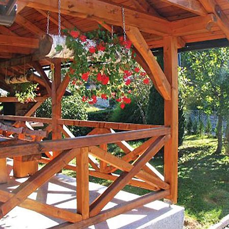 2 Bedroom Cozy Home In Bosiljevo ภายนอก รูปภาพ