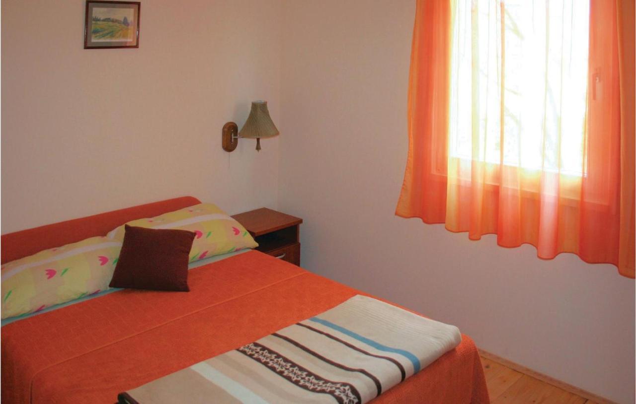 2 Bedroom Cozy Home In Bosiljevo ภายนอก รูปภาพ