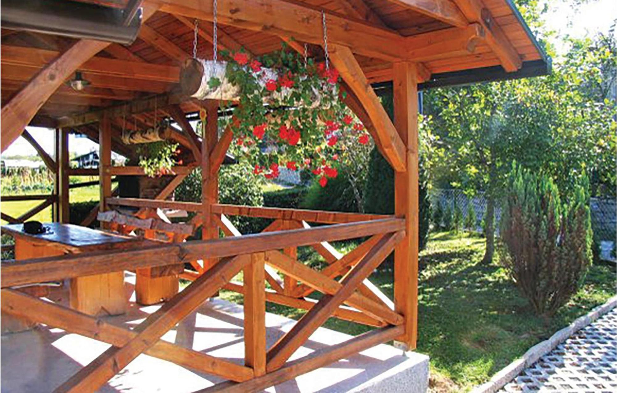 2 Bedroom Cozy Home In Bosiljevo ภายนอก รูปภาพ