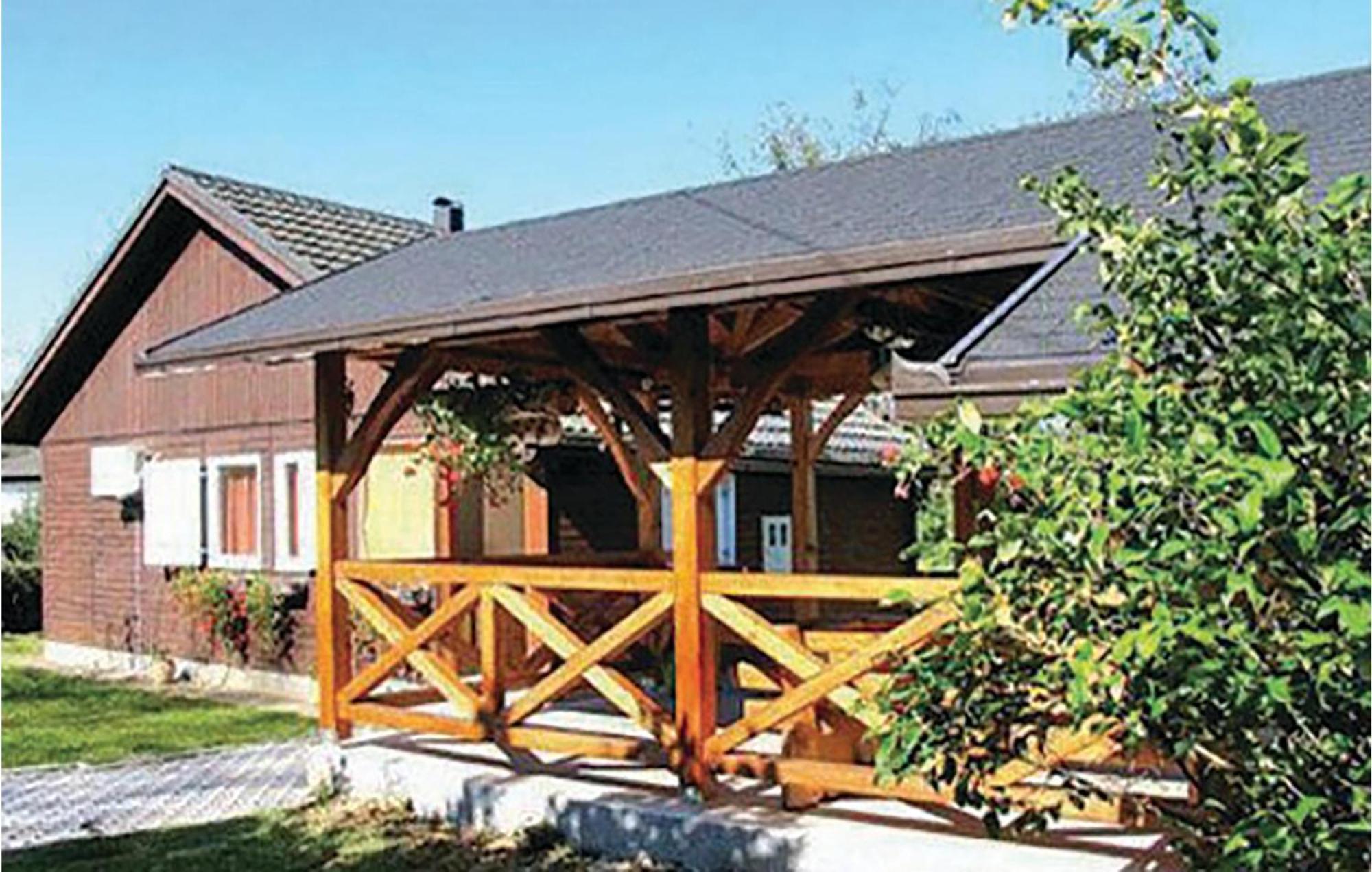 2 Bedroom Cozy Home In Bosiljevo ภายนอก รูปภาพ