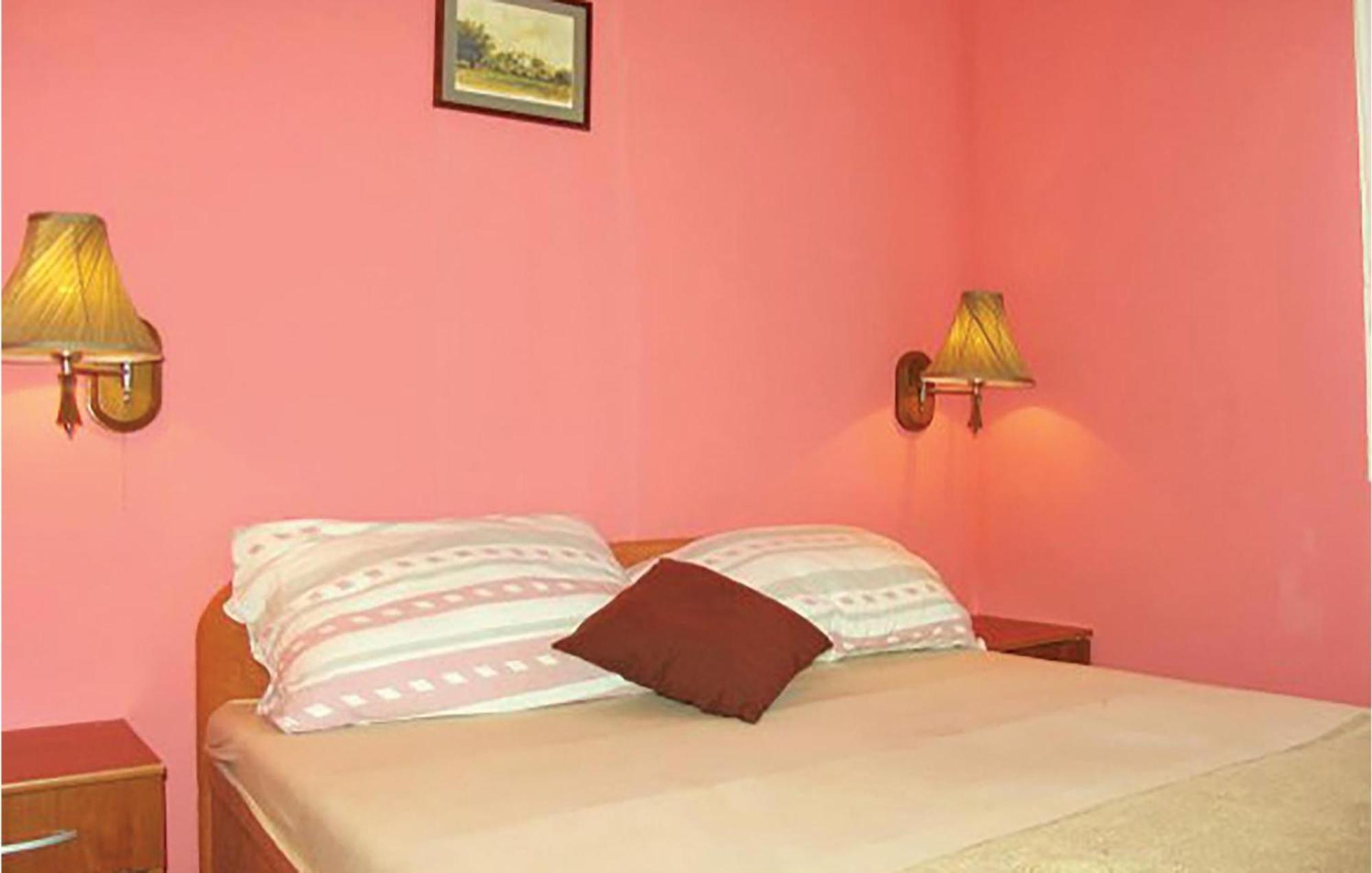2 Bedroom Cozy Home In Bosiljevo ภายนอก รูปภาพ