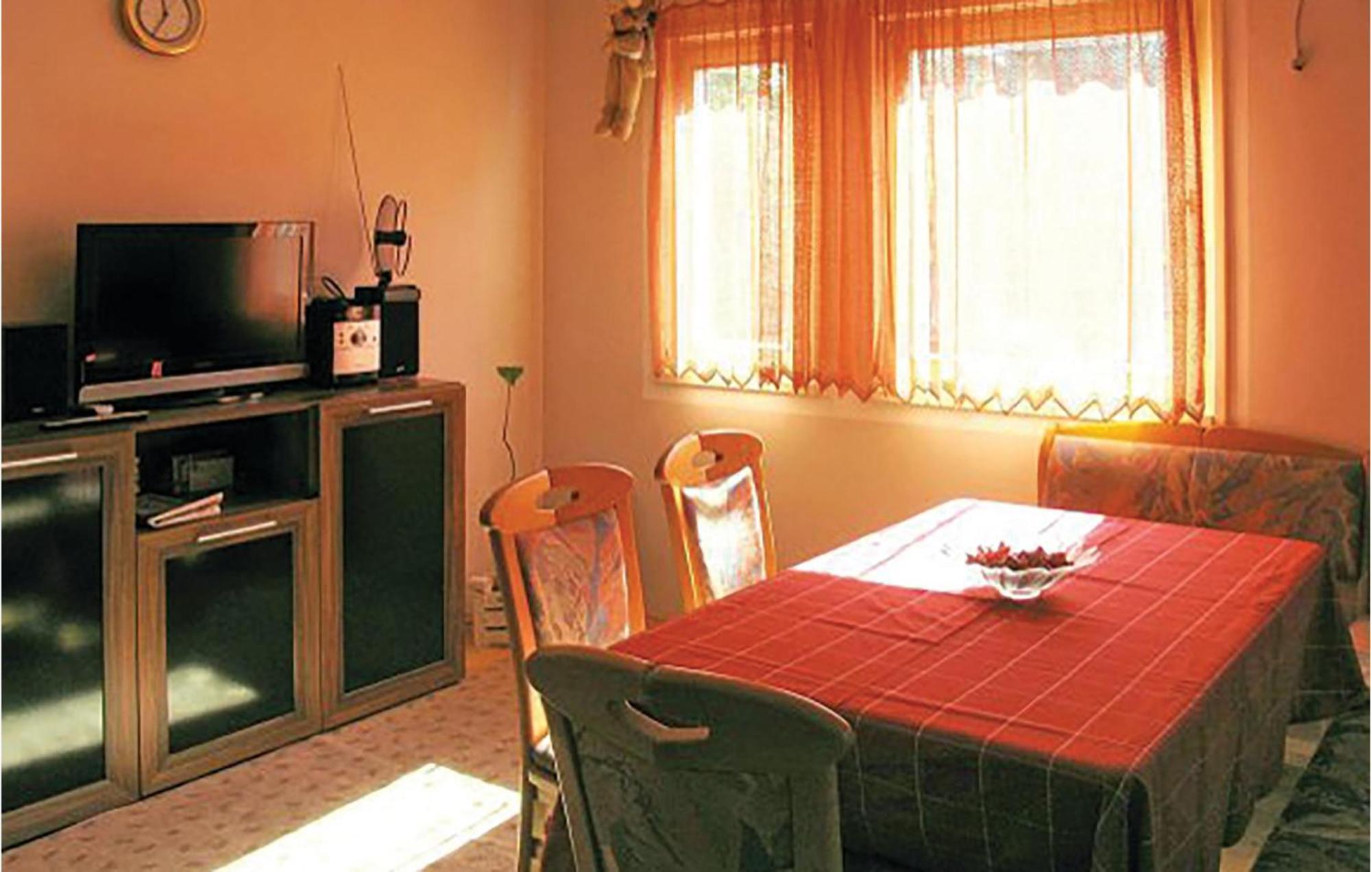 2 Bedroom Cozy Home In Bosiljevo ภายนอก รูปภาพ