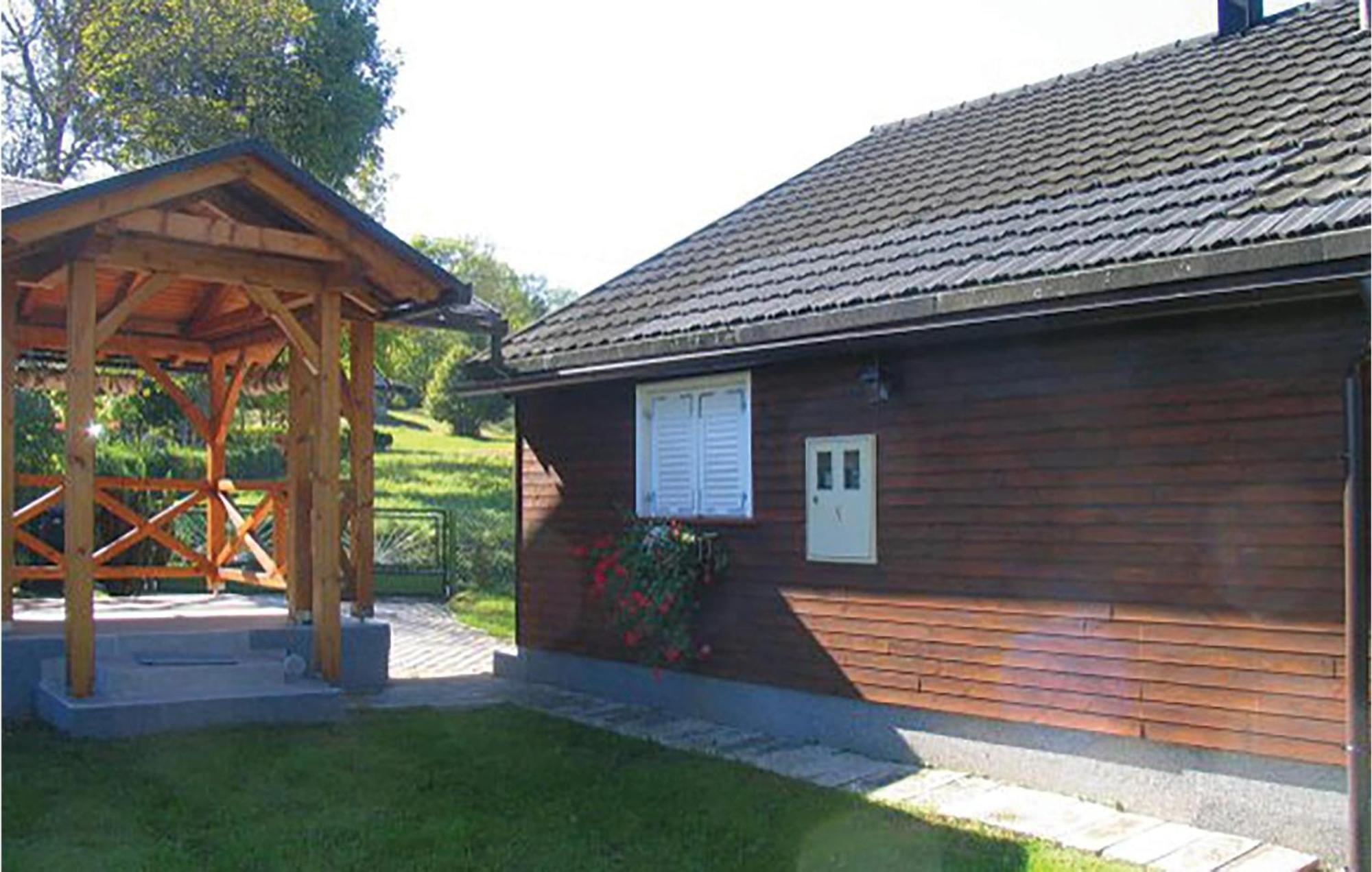 2 Bedroom Cozy Home In Bosiljevo ภายนอก รูปภาพ
