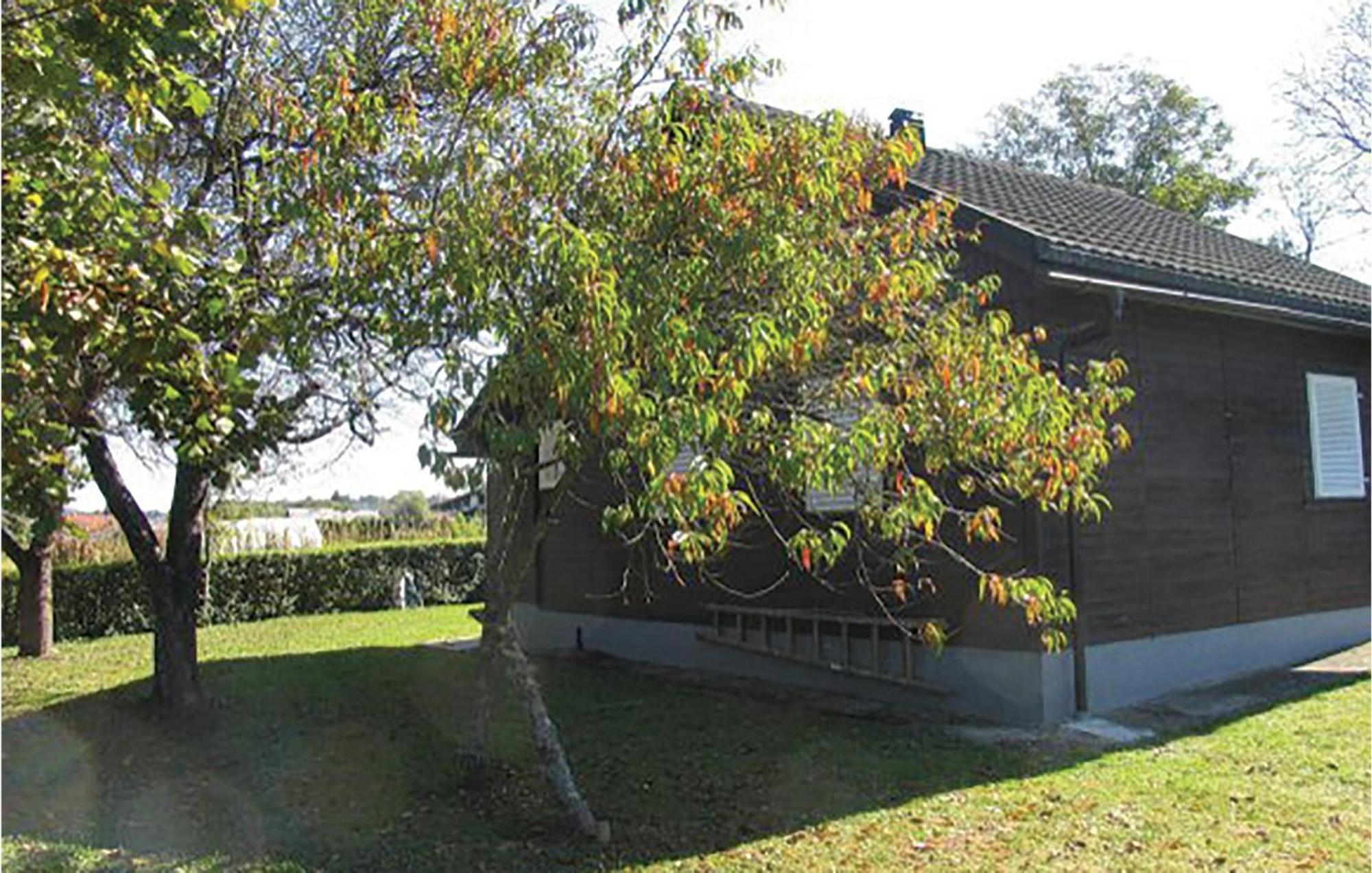 2 Bedroom Cozy Home In Bosiljevo ภายนอก รูปภาพ